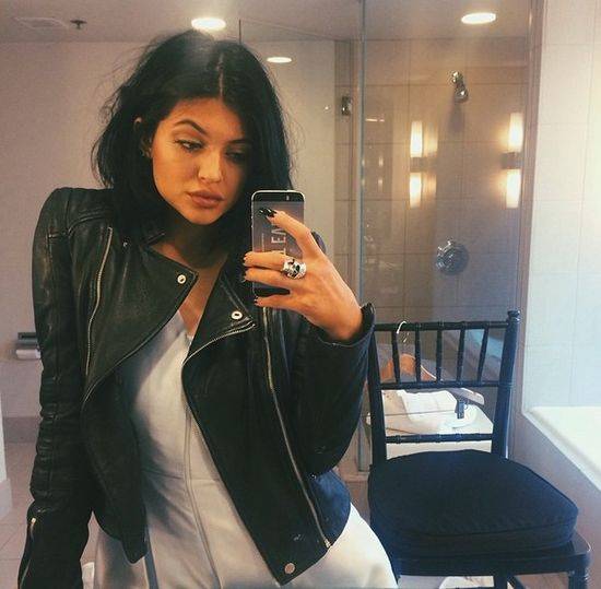 Usta Kylie Jenner przedmiotem internetowego sporu