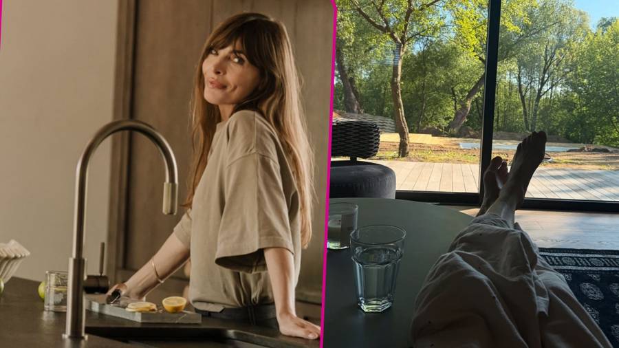 Dygant urządziła dom w lesie. W kuchni niespodzianka, a łazienka? Drewno na suficie!