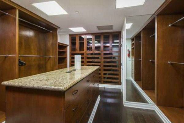 Tak mieszkała Mile Kunis, gdy była singielką