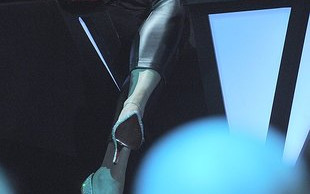 Niesforna pierś Kayah (FOTO)