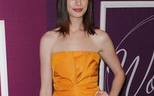 Anne Hathaway w pięknej pomarańczy (FOTO)