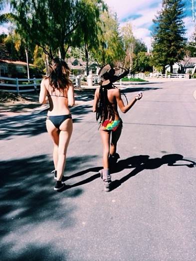 Kylie Jenner lubi pozować w bikini