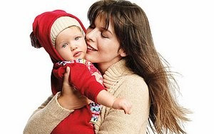 Milla Jovovich z córeczką w reklamie