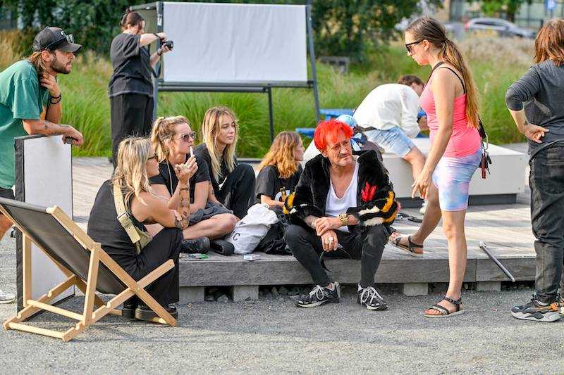 Xavier Wiśniewski zaangażował całą rodzinę do teledysku. Co tam się działo… (ZDJĘCIA)