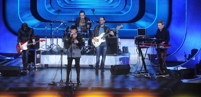 must-be-the-music-R1