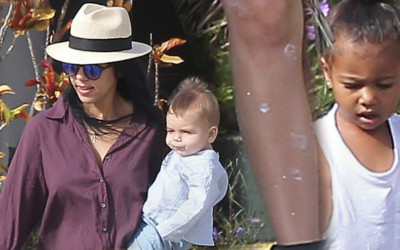 Kim to nie jedyna Kardashianka z łuszczycą? FOTO