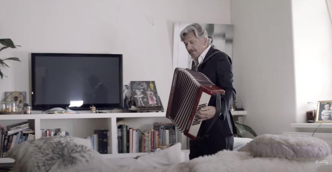 XIX wieczny dworek Nataszy Urbańskiej i Janusza Józefowicza.