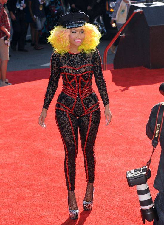 Szalone stylizacje Nicki Minaj