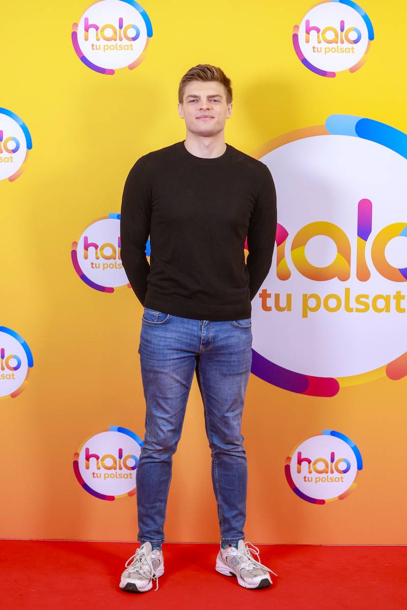 Nagłe roszady w “Halo, tu Polsat”! Zamiast Cichopek pojawiła się Ola Filipek, a na kanapie Romanowska, Urbański…