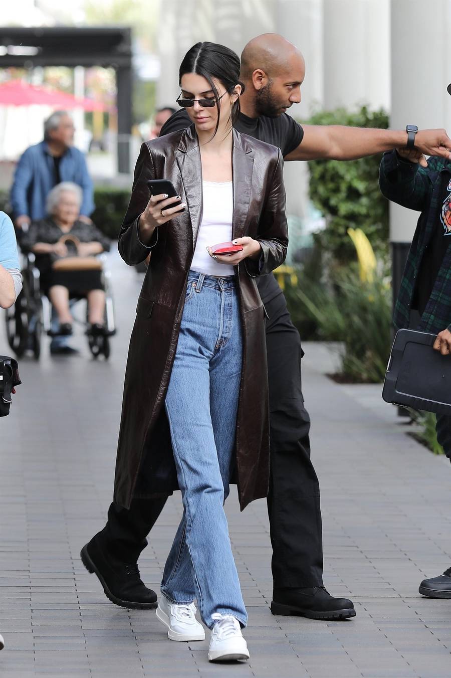 Kendall Jenner – znowu zaskakuje swoją codzienną stylówką. Tylko brać przykład!