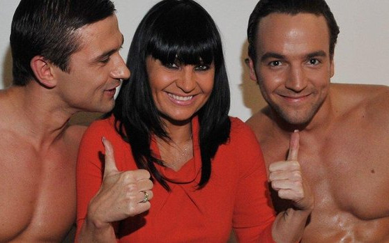 Pavlović z półnagimi modelami (FOTO)