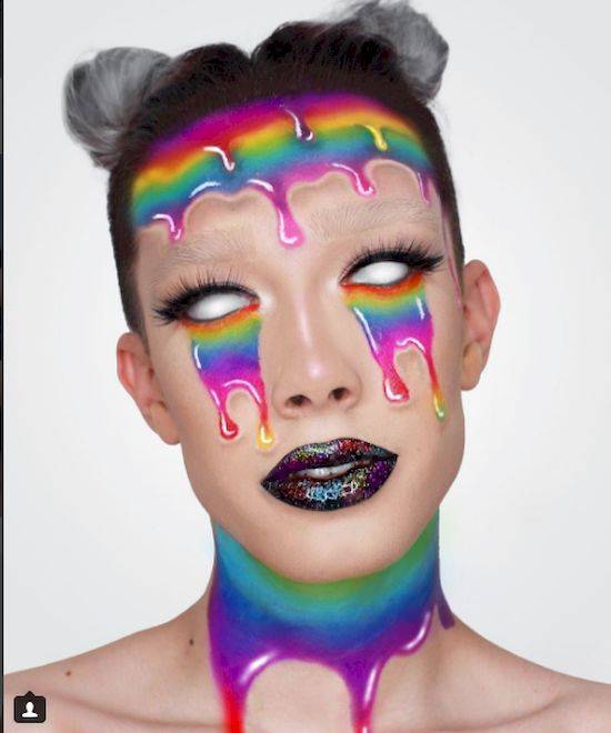 Wow! Ten chłopak maluje się lepiej od WIĘKSZOŚCI kobiet!