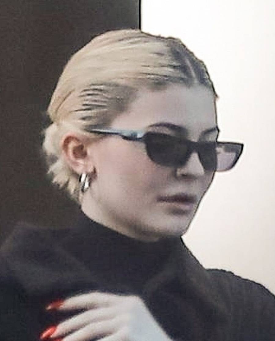 Tak KOSZMARNEJ fryzury Kylie Jenner nie miała jeszcze NIGDY (ZDJĘCIA)