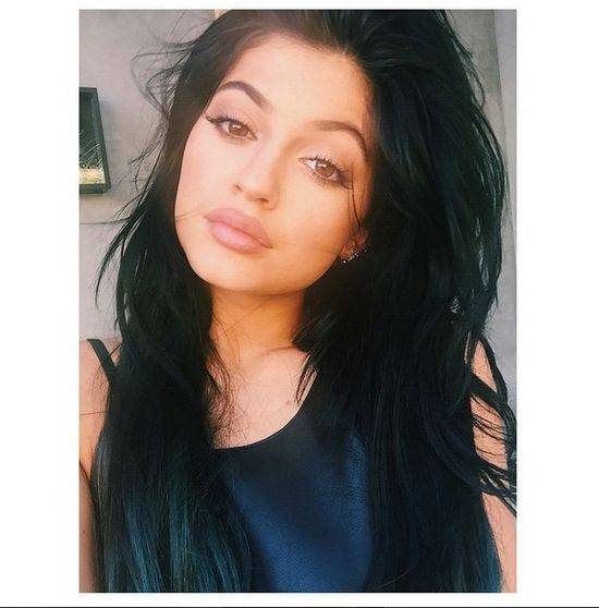 Usta Kylie Jenner przedmiotem internetowego sporu