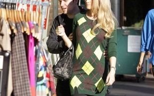 Holly Madison sobotę spędzała na zakupach (FOTO)