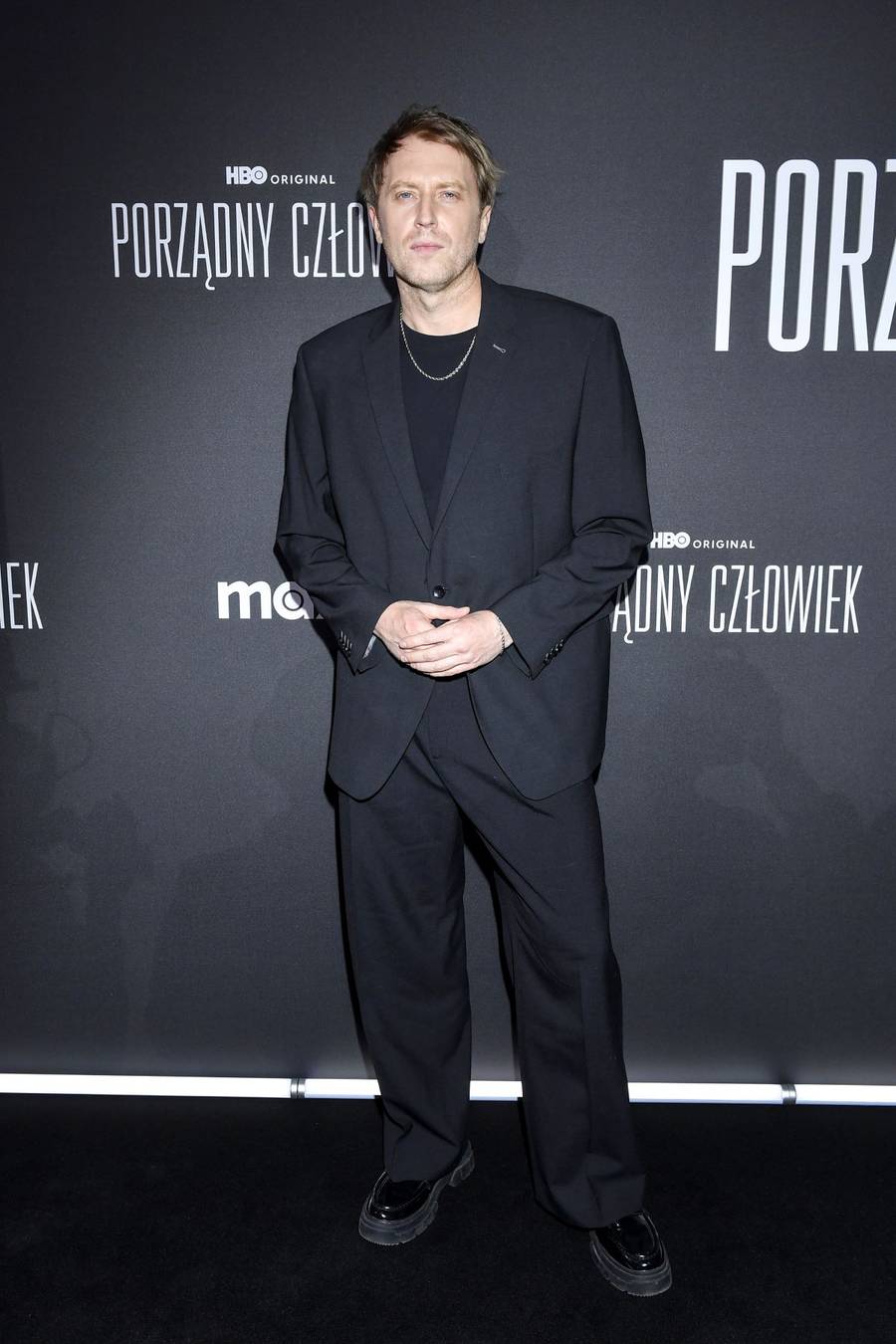 Gwiazdy na pokazie serialu “Porządny człowiek”. Zakochani Czeczot i Gorczyca, Kuna z ukochanym…(FOTO)