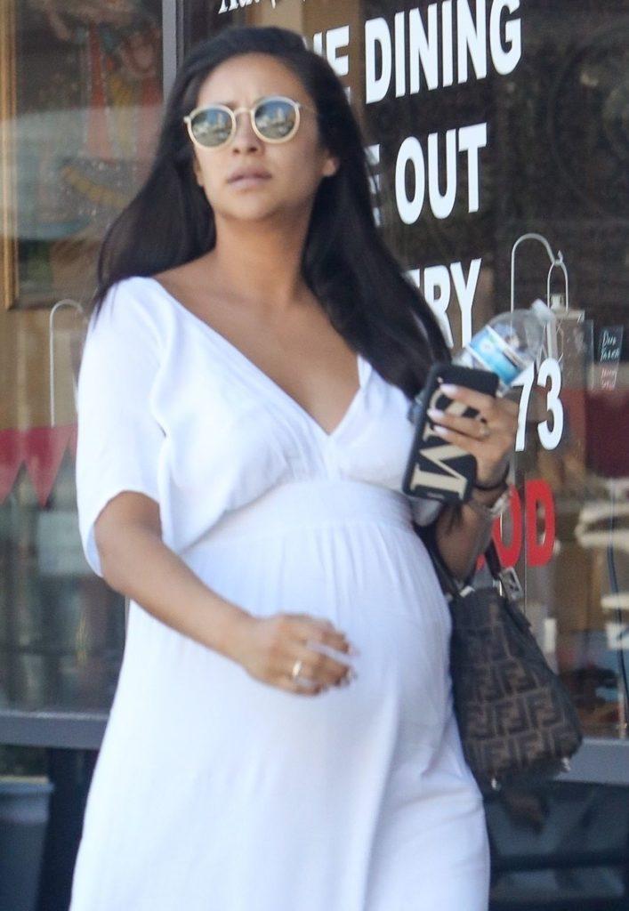 Shay Mitchell w ciąży