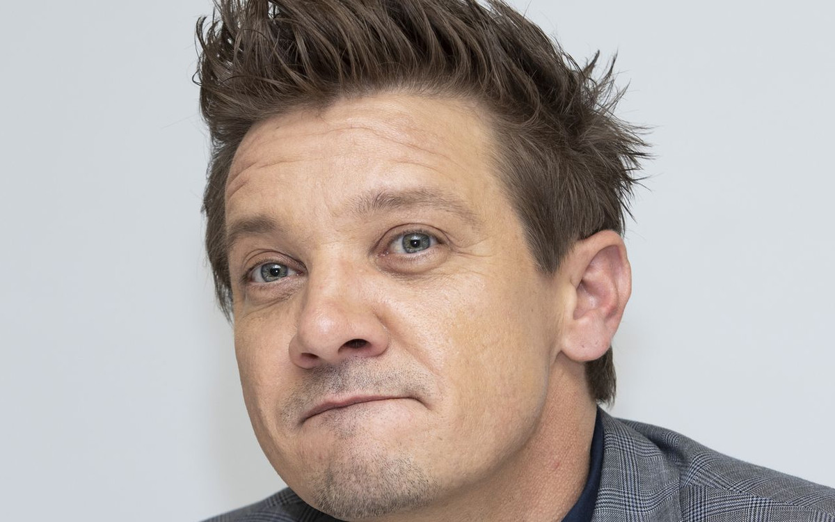 Jeremy Renner widziany po raz pierwszy od tragicznego wypadku z ratrakiem