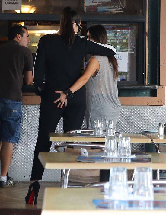 Khloe Kardashian też powiększyła pośladki