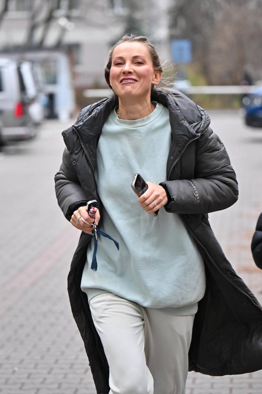 Tłumy gwiazd w DDTVN. Edyta Pazura w wypasionym porsche, Steczkowska z synem…