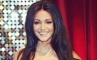 Michelle Keegan ma CZTERY palce u ręki? (FOTO)
