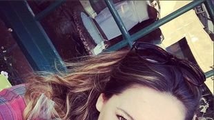 Kelly Brook gra z nami w kotka i myszkę (FOTO)