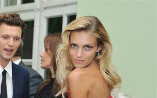 Anja Rubik i jej zegarek za ponad milion złotych (FOTO)