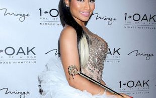 Nie uwierzysz, przed kim Nicki Minaj zaczęła… klęczeć (VIDEO)