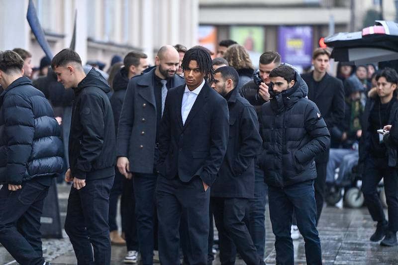 Pogrzeb Lucjana Brychczego. Tłumy piłkarzy i kibiców przyszły pożegnać legendę Legii Warszawa