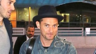 Rafferty Law – 16-letni syn Jude’a zaczyna karierę [VIDEO]