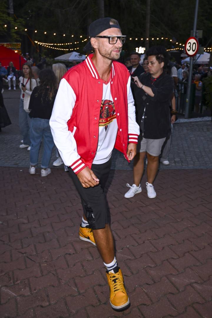 Sopot Festival 2024: Anna Dec kusi nóżką, młodzieżowy Jan Borysewicz, Monika Olejnik w prześwitującym płaszczu (FOTO)