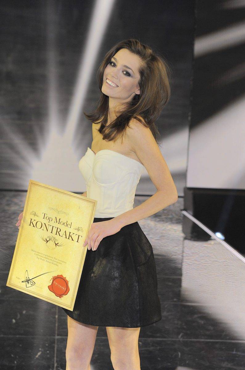 Pierwsza wygrała “Top Model”. Papierska ma dwoje dzieci i męża. Tak się zmieniło jej ciało po ciążach