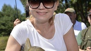 Olga Borys łowi ryby z córeczką (FOTO)