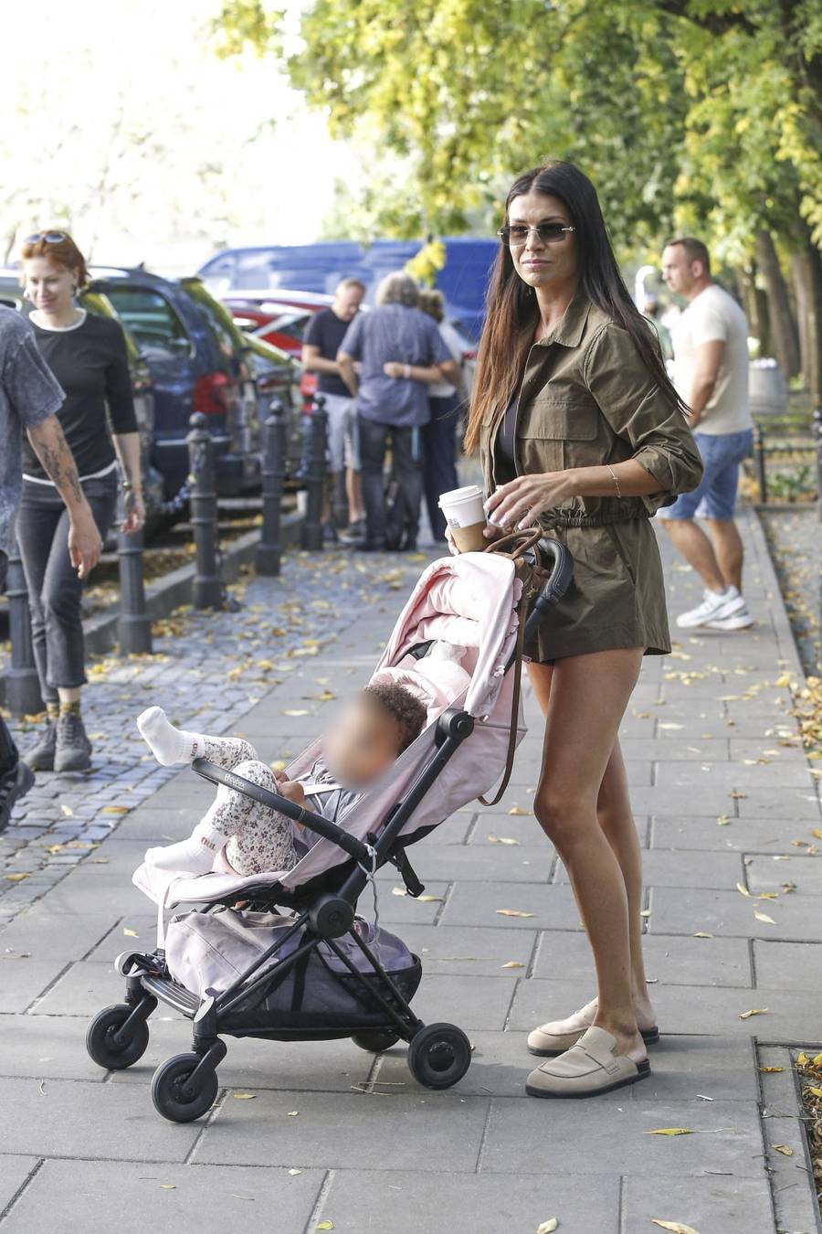 Zatrzęsienie gwiazd pod studiem “DDTVN”! Joanna Krupa, Izu Ugonoh z żoną i córeczką, Izabela Kuna, Edyta Zając