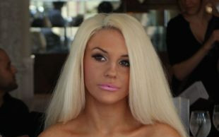 Ile lat miała Stodden, gdy całowała się pierwszy raz?