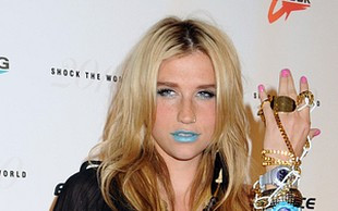 Kto postawił na niebieskie usta? (FOTO)