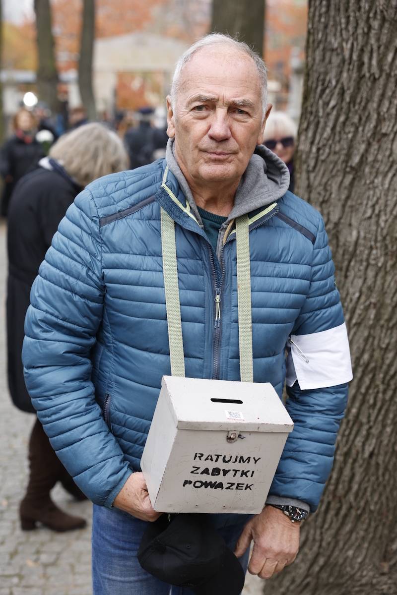 Gwiazdy wspierają kwesty na cmentarzach! Wśród nich: Szymon Majewski, Beata Tadla, Karol Strasburger (FOTO)