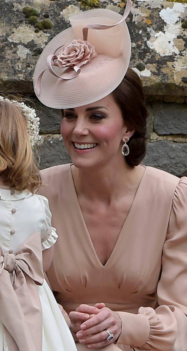 Suknia ślubna Pippy Middleton i kreacja Kate Middleton – DUŻO ZDJĘĆ!
