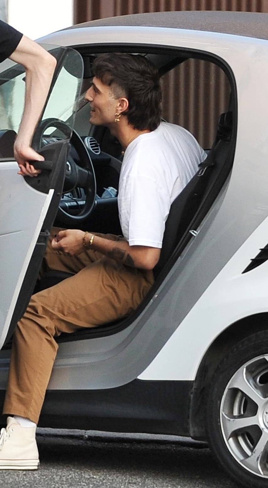 Maneskin przyłapany w Rzymie. Patrzcie, jakim Damiano jeździ DZIWNYM samochodem