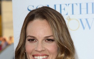 Jako jedyna przyszła w spodniach (FOTO)