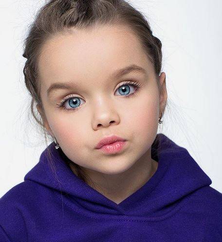 Okrzyknięto ją NAJPIĘKNIEJSZĄ dziewczynką na świecie!