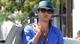 Boski Chuck Bass kroczy ulicami Los Angeles (FOTO)