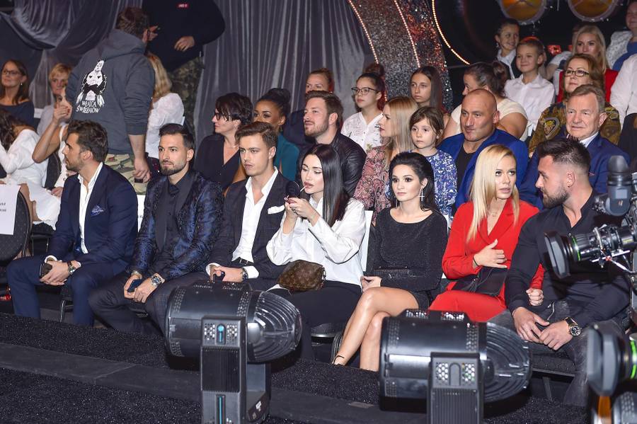 Plejada gwiazd z okazji 100 odcinka Tańca z Gwiazdami. Zamyślona Little Monster wspiera w studiu Damiana Kordasa