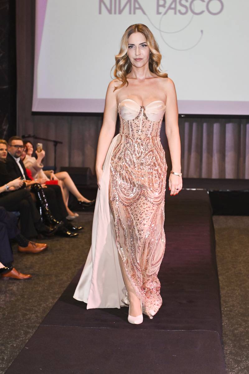 Celebrytki poszły w pokazie, a na widowni Gołota! Dawno niewidziana Izabela Trojanowska