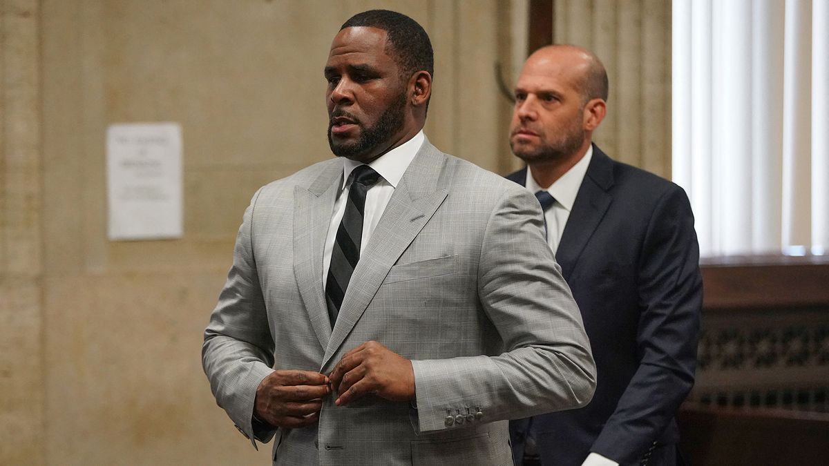R. Kelly pleaded not guilty to a new indictment before Judge Lawrence Flood at Leighton Criminal Court Building in Chicago, Ill. on Thursday, June 6, 2019.,Image: 443940694, License: Rights-managed, Restrictions: NO FILM, NO VIDEO, NO TV, NO DOCUMENTARY, Model Release: no, Credit line: Chicago Tribune/TNS/ABACA / Abaca Press / Forum