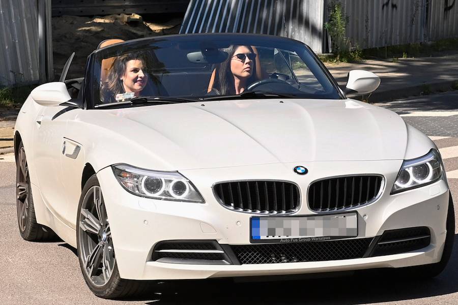 Zdjęcia z planu „The Real Housewives. Żony Warszawy”. Monika Goździalska wyróżnia się ze wszystkich żon