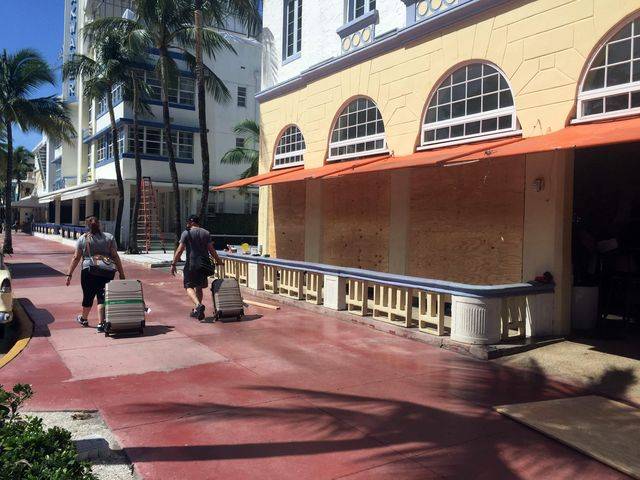 Huragan Irma spustoszył Karainy, Floryda szykuje się na atak