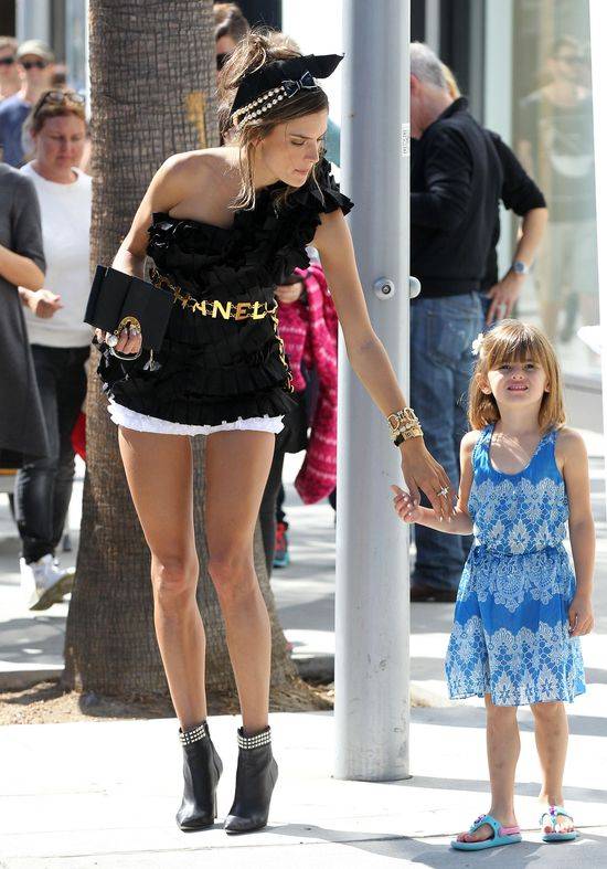 Alessandra Ambrosio w sesji dla Chanel