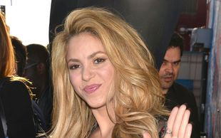 Shakira błysnęła biustem (FOTO)