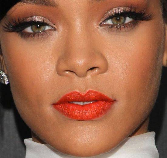 Jak naprawdę Rihanna wygląda z bliska?